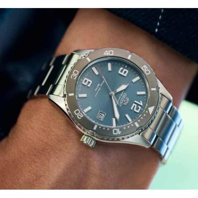 ORIENT RA-WJ0002L光能先鋒機械錶